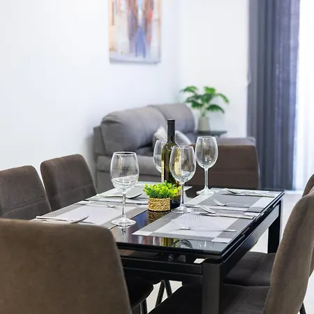 Appartement Court By Buena Vista Bur Marrad