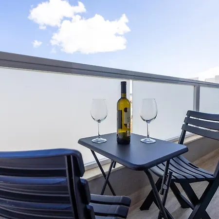 Apartment Court By Buena Vista *