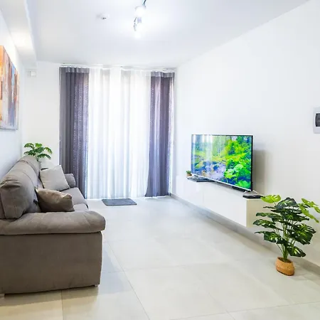 Apartment Court By Buena Vista