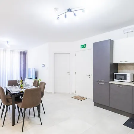 Court By Buena Vista Apartment