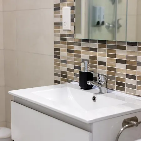 Court By Buena Vista *