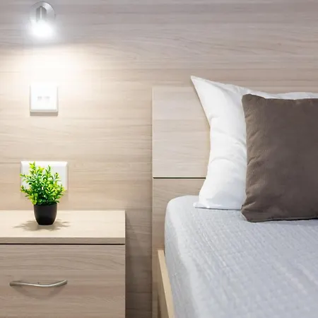 Apartment Court By Buena Vista *