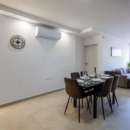 Court By Buena Vista Apartment