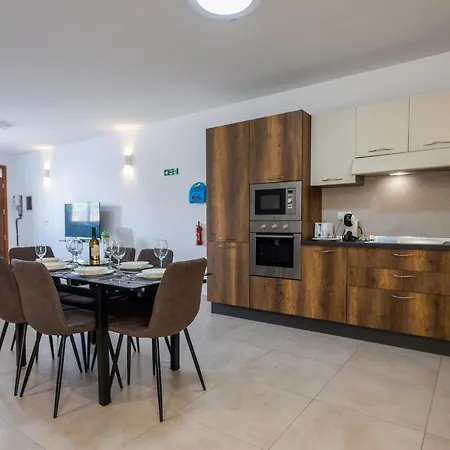 Court By Buena Vista Apartment *