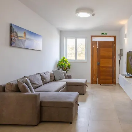 Court By Buena Vista * Bur Marrad