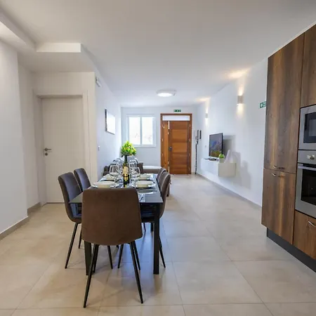 Court By Buena Vista * Bur Marrad