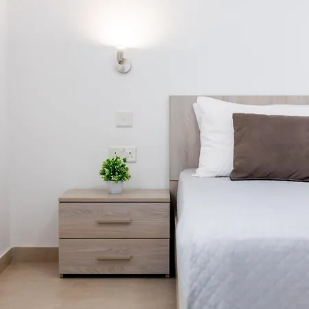 Apartment Court By Buena Vista