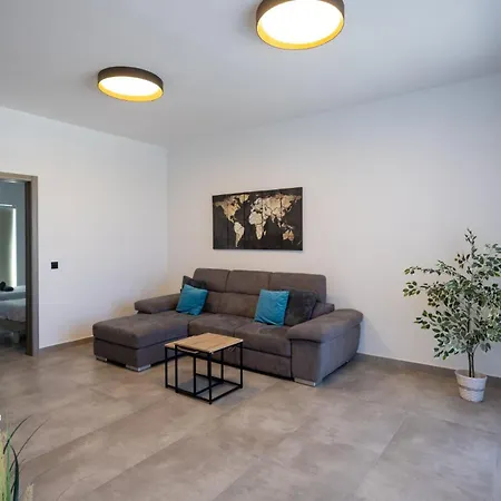 Court By Buena Vista *