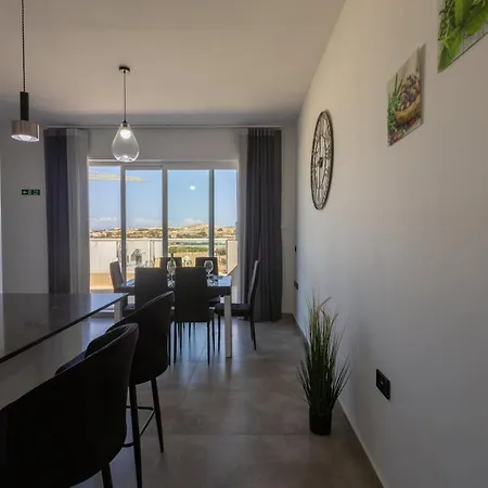 Apartment Court By Buena Vista *