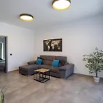 Court By Buena Vista *