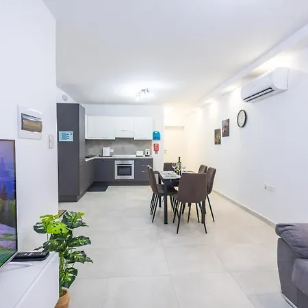 Court By Buena Vista