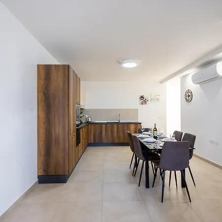 Court By Buena Vista דירה *