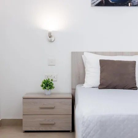 Court By Buena Vista דירה Bur Marrad