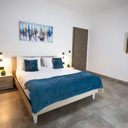 Court By Buena Vista *