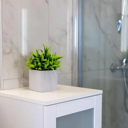 Court By Buena Vista *