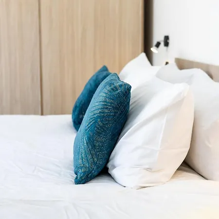 Court By Buena Vista *