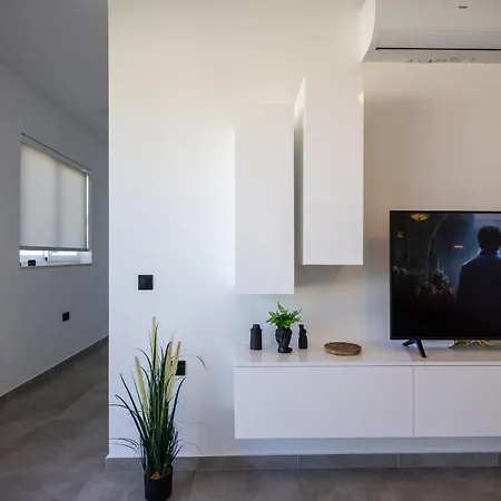 Court By Buena Vista * Bur Marrad