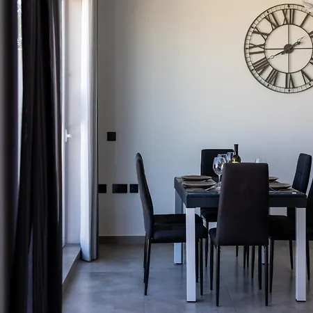 Court By Buena Vista * Bur Marrad