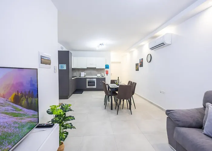 Court By Buena Vista