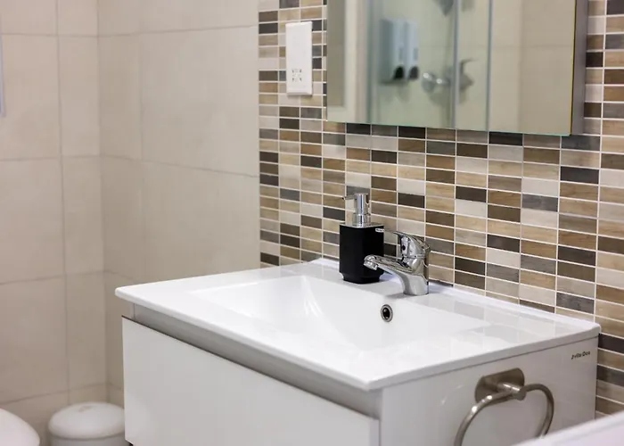 Court By Buena Vista *