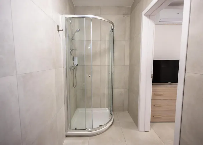 Court By Buena Vista * Bur Marrad