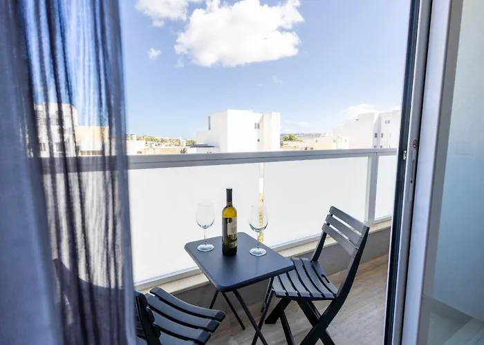 Court By Buena Vista *