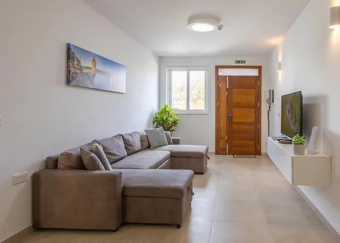 Court By Buena Vista * Bur Marrad