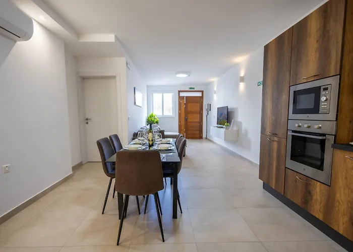 Court By Buena Vista * Bur Marrad