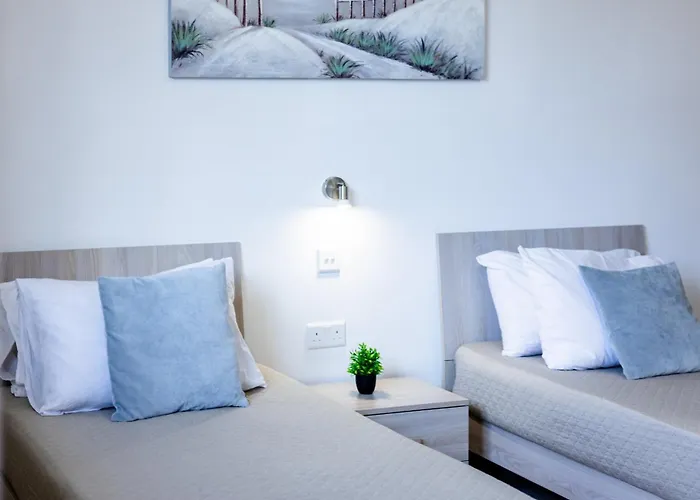 Court By Buena Vista *