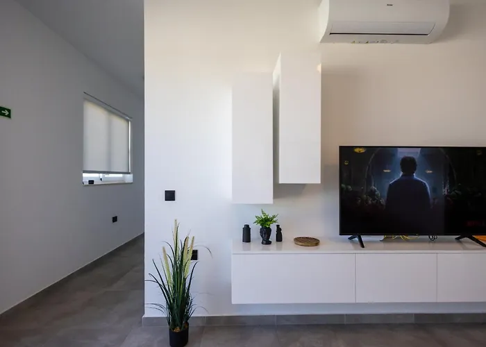 Court By Buena Vista * Bur Marrad